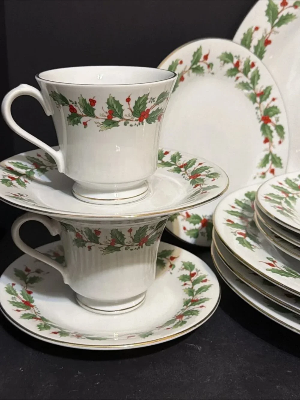China Pearl Noel 16 pc Dinnerware Set, 4 pc Place Setting, Service For 4 Vintage